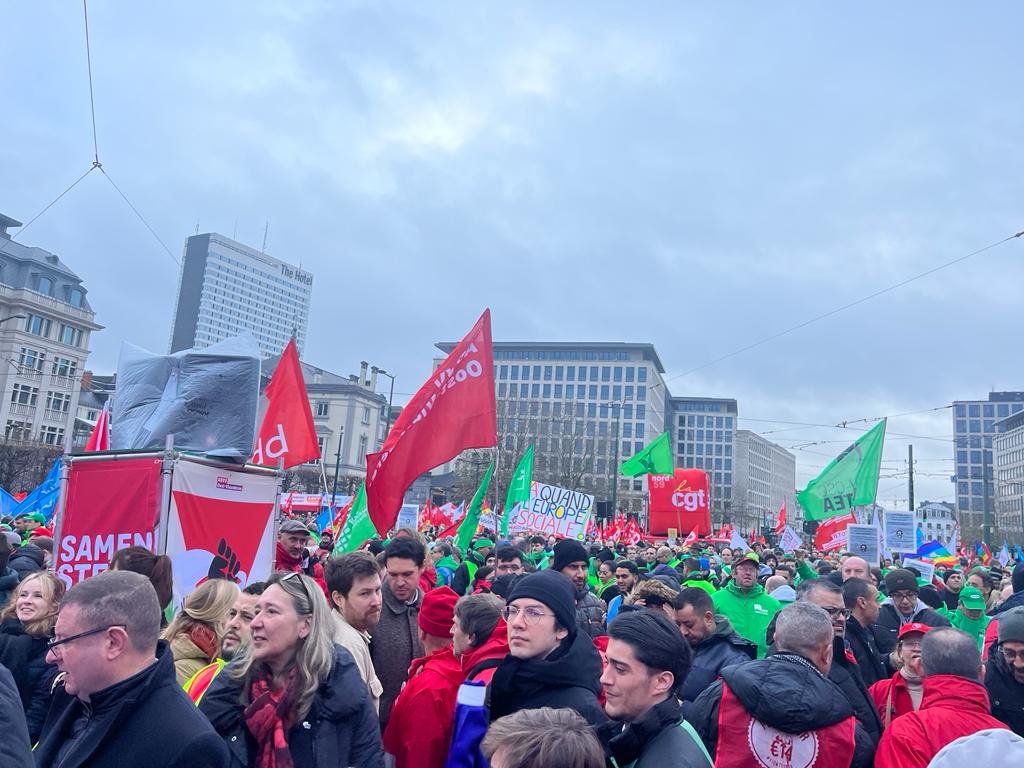 ევროპის პროფკავშირების კონფედერაციის აქცია - ETUC-მა და მისმა წევრებმა ევროკავშირის ლიდერებს მოუწოდეს, რომ დასაქმებულებისთვის სამართლიანობის უზრუნველსაყოფად საჭირო ინიციატივებს მხარი დაუჭირონ 2 აქცია ითიუსის